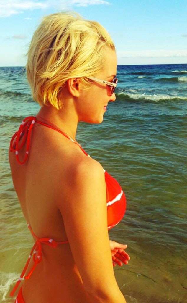 Kellie Pickler Shows Off Her Bikini Body On Twitter See The